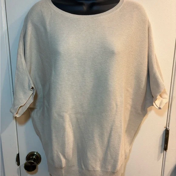 Quince Size M Cream Batwing Womens Sweater - Picture 2 of 8